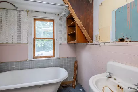Bath - 200 E Breckenridge St, Mexico, MO 65265 photo 1 of 1