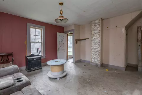 Living - 200 E Breckenridge St, Mexico, MO 65265 photo 2 of 2