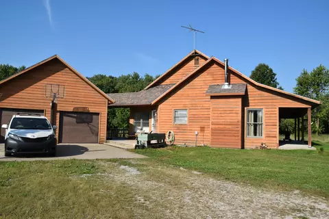 Exterior - 1850 E Trails End Rd, Sturgeon, MO 65284 photo 1 of 10