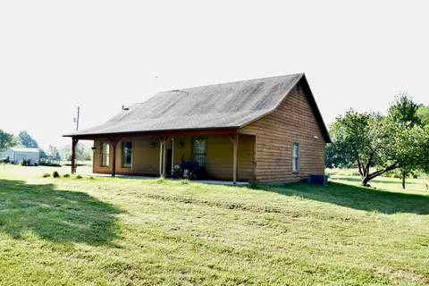 Exterior - 1850 E Trails End Rd, Sturgeon, MO 65284 photo 7 of 10