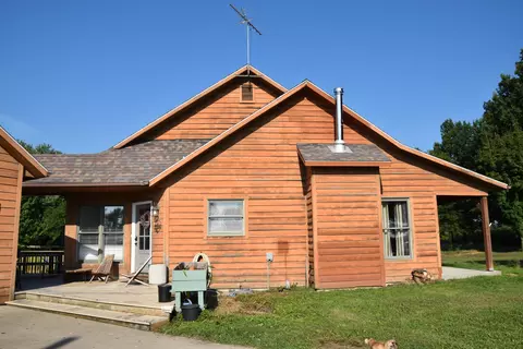 Exterior - 1850 E Trails End Rd, Sturgeon, MO 65284 photo 3 of 10