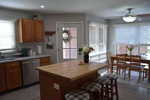 Entry Way - 1850 E Trails End Rd, Sturgeon, MO 65284 photo 1 of 4