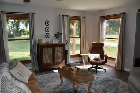 Living - 1850 E Trails End Rd, Sturgeon, MO 65284 photo 5 of 6