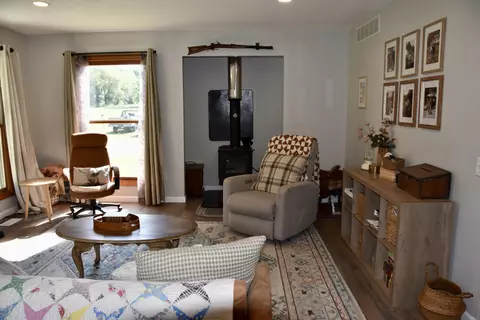 Living - 1850 E Trails End Rd, Sturgeon, MO 65284 photo 4 of 6