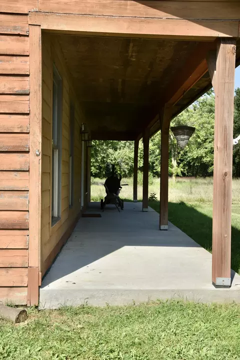 Exterior - 1850 E Trails End Rd, Sturgeon, MO 65284 photo 6 of 10