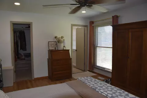 Bedroom - 1850 E Trails End Rd, Sturgeon, MO 65284 photo 13 of 23