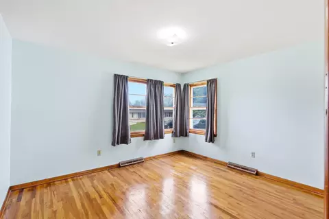 Bedroom - 906 E Morningside Dr, Fulton, MO 65251 photo 3 of 7