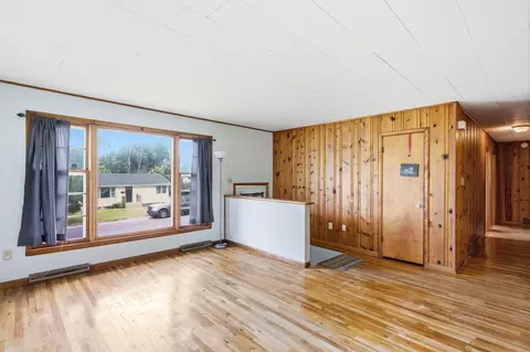 Living - 906 E Morningside Dr, Fulton, MO 65251 photo 2 of 5