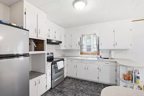 Kitchen - 906 E Morningside Dr, Fulton, MO 65251 photo 2 of 2