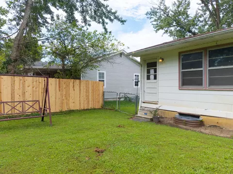 Exterior - 906 E Morningside Dr, Fulton, MO 65251 photo 6 of 6