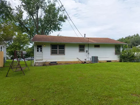 Exterior - 906 E Morningside Dr, Fulton, MO 65251 photo 4 of 6