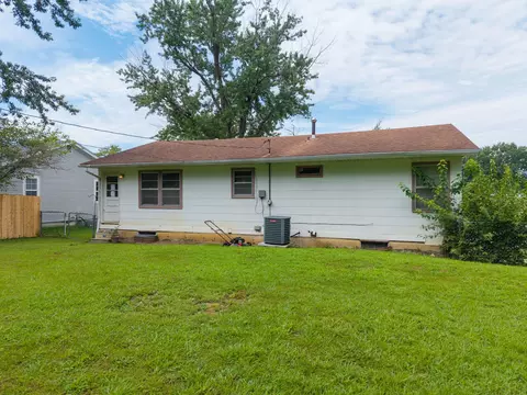 Exterior - 906 E Morningside Dr, Fulton, MO 65251 photo 5 of 6