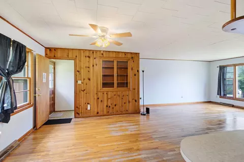 Living - 906 E Morningside Dr, Fulton, MO 65251 photo 4 of 5