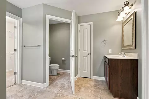 Bath - 3908 Eagle View Ct, Columbia, MO 65203 photo 3 of 5