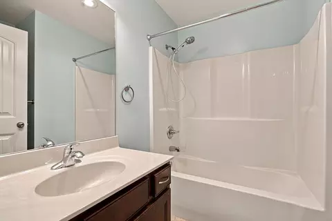 Bath - 3908 Eagle View Ct, Columbia, MO 65203 photo 5 of 5