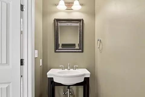 Bath - 3908 Eagle View Ct, Columbia, MO 65203 photo 4 of 5