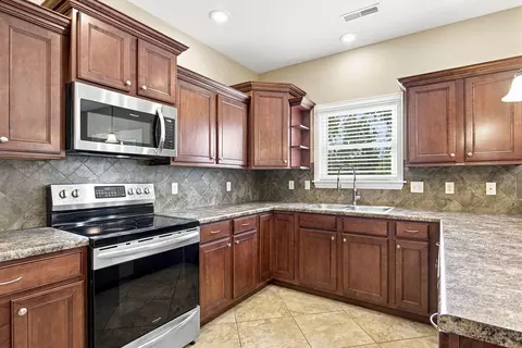 Kitchen - 3908 Eagle View Ct, Columbia, MO 65203 photo 4 of 7