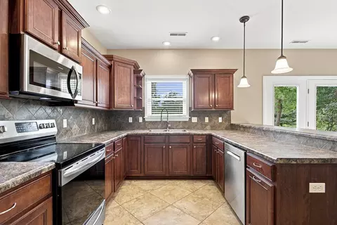 Kitchen - 3908 Eagle View Ct, Columbia, MO 65203 photo 5 of 7