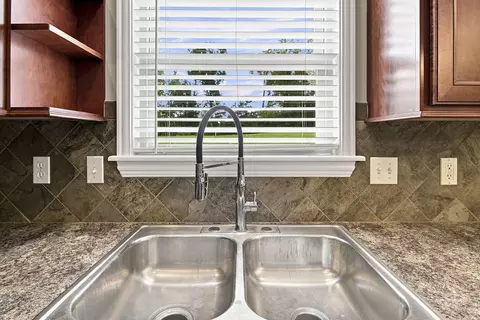 Kitchen - 3908 Eagle View Ct, Columbia, MO 65203 photo 6 of 7