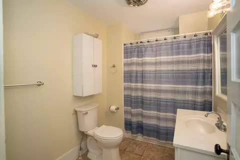 Bath - 625 Gilman St, Moberly, MO 65270 photo 2 of 2