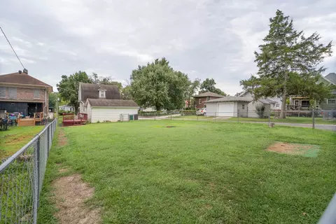 Exterior - 625 Gilman St, Moberly, MO 65270 photo 2 of 3