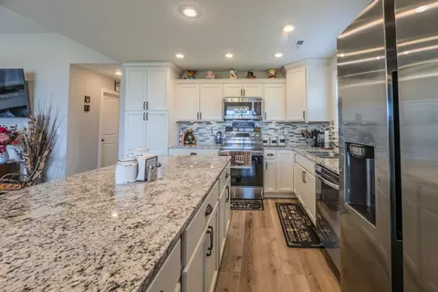 Kitchen - 2675 E Highway Cc, Sturgeon, MO 65284 photo 8 of 8