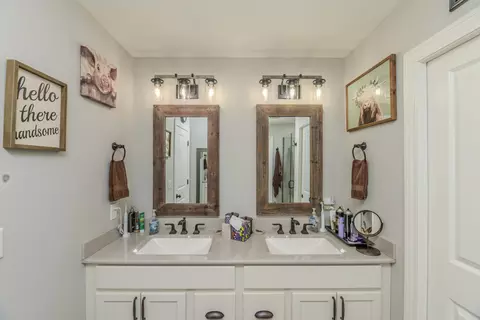 Bath - 2675 E Highway Cc, Sturgeon, MO 65284 photo 4 of 6
