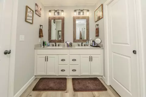 Bath - 2675 E Highway Cc, Sturgeon, MO 65284 photo 3 of 6