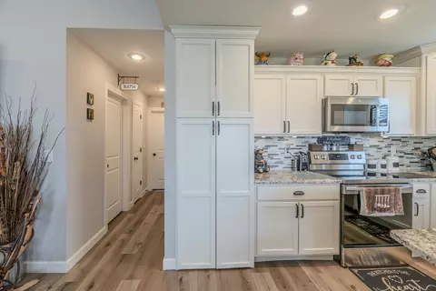 Entry Way - 2675 E Highway Cc, Sturgeon, MO 65284 photo 3 of 5