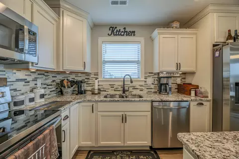 Kitchen - 2675 E Highway Cc, Sturgeon, MO 65284 photo 6 of 8