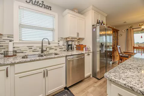 Kitchen - 2675 E Highway Cc, Sturgeon, MO 65284 photo 5 of 8