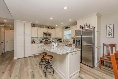 Kitchen - 2675 E Highway Cc, Sturgeon, MO 65284 photo 4 of 8