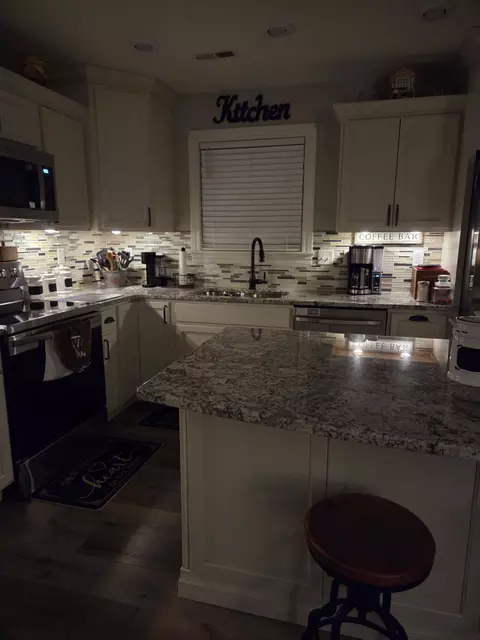 Kitchen - 2675 E Highway Cc, Sturgeon, MO 65284 photo 7 of 8