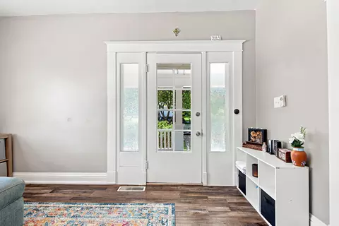 Entry Way - 709 Pendleton Ave, Boonville, MO 65233 photo 1 of 2