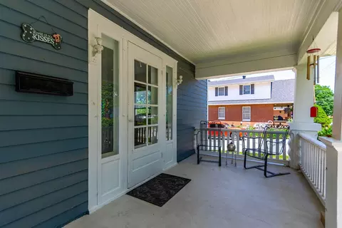 Exterior - 709 Pendleton Ave, Boonville, MO 65233 photo 5 of 11