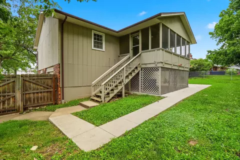 Exterior - 400 Douglas Blvd, Fulton, MO 65251 photo 5 of 10