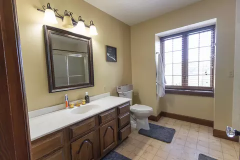 Bath - 605 S Broadway St, Salisbury, MO 65281 photo 5 of 6
