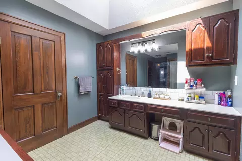 Bath - 605 S Broadway St, Salisbury, MO 65281 photo 4 of 6