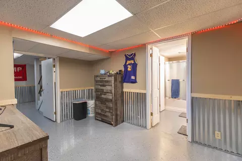 Entry Way - 605 S Broadway St, Salisbury, MO 65281 photo 2 of 6