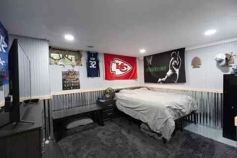 Bedroom - 605 S Broadway St, Salisbury, MO 65281 photo 5 of 8