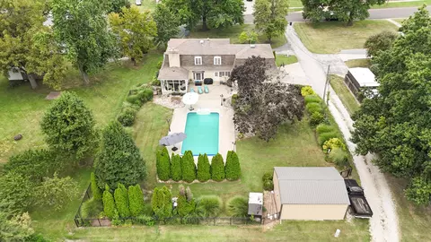 Exterior - 605 S Broadway St, Salisbury, MO 65281 photo 4 of 22