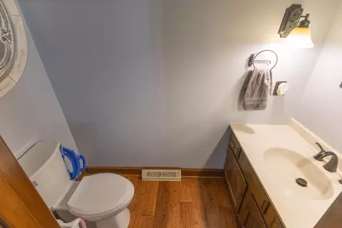 Bath - 605 S Broadway St, Salisbury, MO 65281 photo 2 of 6