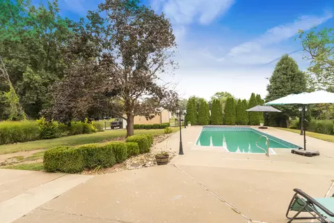 Exterior - 605 S Broadway St, Salisbury, MO 65281 photo 7 of 22