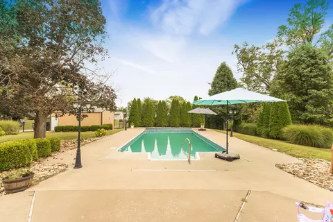 Exterior - 605 S Broadway St, Salisbury, MO 65281 photo 8 of 22