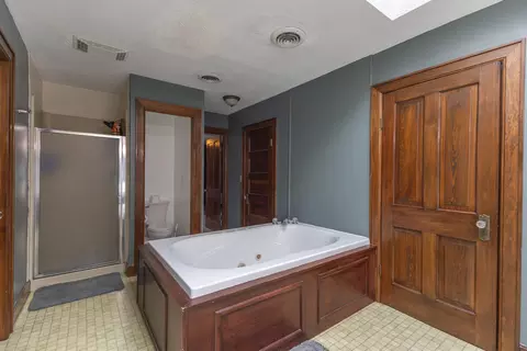 Bath - 605 S Broadway St, Salisbury, MO 65281 photo 3 of 6