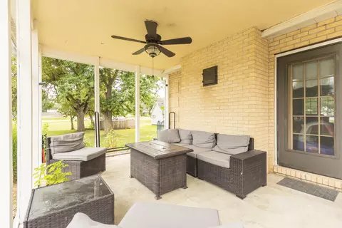 Exterior - 605 S Broadway St, Salisbury, MO 65281 photo 5 of 22