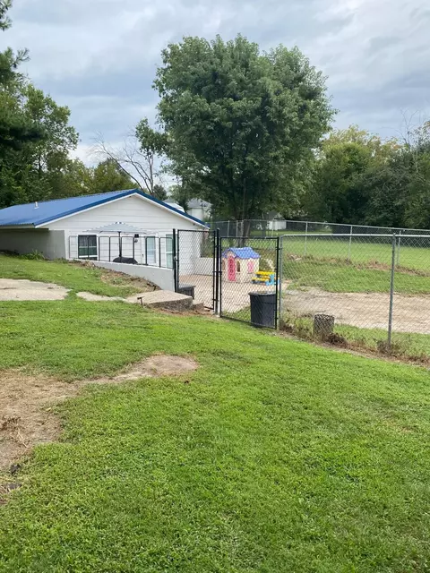 Exterior - 308 N Ruby St, Sturgeon, MO 65284 photo 2 of 10