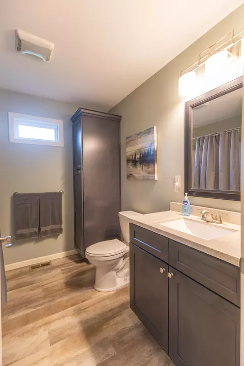 Bath - 1362 Highway Cc, Cairo, MO 65239 photo 2 of 4