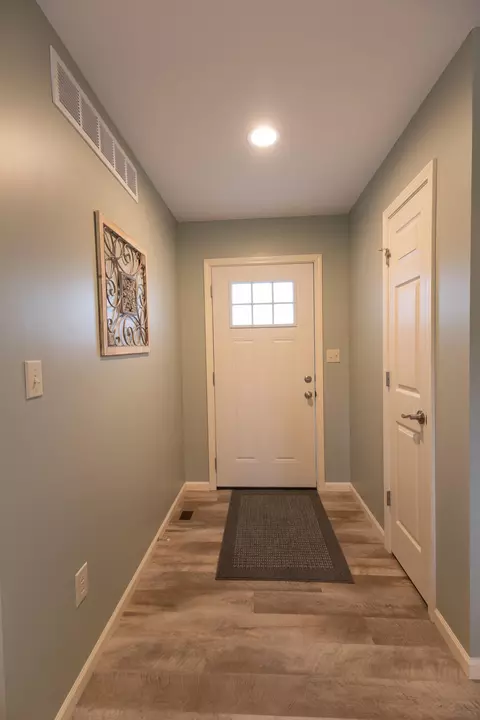 Entry Way - 1362 Highway Cc, Cairo, MO 65239 photo 1 of 2
