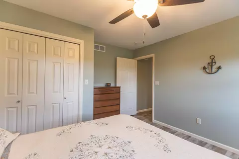 Bedroom - 1362 Highway Cc, Cairo, MO 65239 photo 3 of 4